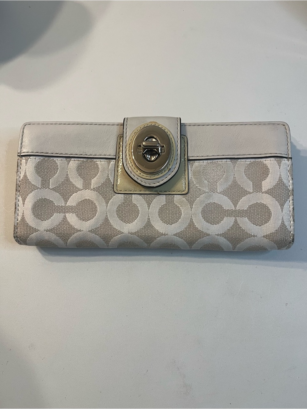 Vintage Coach Signature Turnlock Wallet in Light Khaki/Chalk